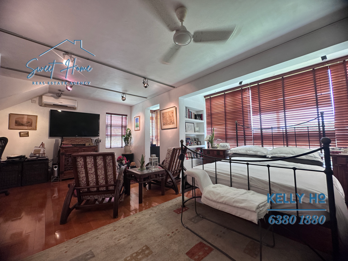 Yung Shue O Standalone Village House with Huge Garden in Sai Kung