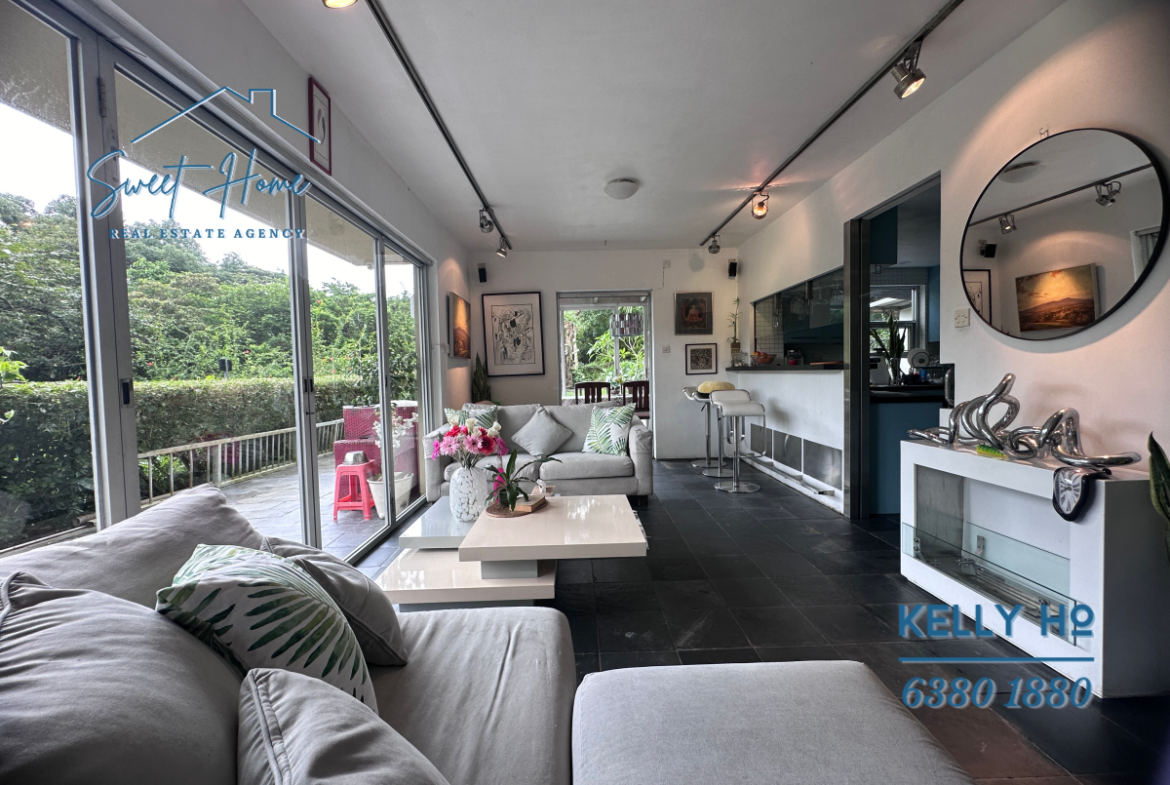 Yung Shue O Standalone Village House with Huge Garden in Sai Kung